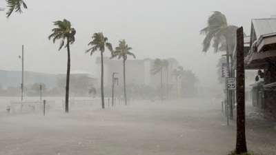 View of flooding caused by wind-driven rain from Hurricane Debby in Fort Myers, Florida, U.S., August 4, 2024 in this picture obtained from social media video. Gabbi Ray via REUTERS  THIS IMAGE HAS BEEN SUPPLIED BY A THIRD PARTY. MANDATORY CREDIT. NO RESALES. NO ARCHIVES. (Gabbi Ray via REUTERS)