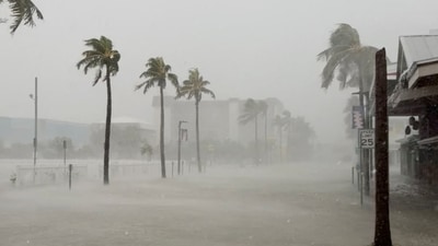 View of flooding caused by wind-driven rain from Hurricane Debby in Fort Myers, Florida, U.S., August 4, 2024 in this picture obtained from social media video. Gabbi Ray via REUTERS  THIS IMAGE HAS BEEN SUPPLIED BY A THIRD PARTY. MANDATORY CREDIT. NO RESALES. NO ARCHIVES. (Gabbi Ray via REUTERS)