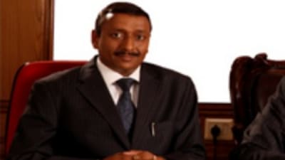 Sanjeev Jain, CEO of Parsvnath Developers, was arrested by Delhi police at the Indira Gandhi airport after a 60 km chase (parsvnath developers ) Sanjeev Jain, CEO of Parsvnath Developers, was arrested by Delhi police at the Indira Gandhi airport after a 60 km chase (parsvnath developers )