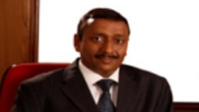 Sanjeev Jain, CEO of Parsvnath Developers, was arrested by Delhi police at the Indira Gandhi airport after a 60 km chase (parsvnath developers ) Sanjeev Jain, CEO of Parsvnath Developers, was arrested by Delhi police at the Indira Gandhi airport after a 60 km chase (parsvnath developers )