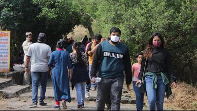 The onset of the monsoon has resulted in a large influx of tourists to Sinhagad fort and other surrounding tourist destinations. (HT FILE)