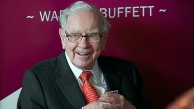 Warren Buffett, chairman and CEO of Berkshire Hathaway, smiles as he plays bridge following the annual Berkshire Hathaway shareholders meeting in Omaha. (AP)