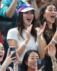 Kendal Jenner (instagram)