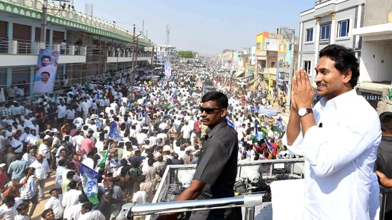 A week after the INDIA bloc parties, barring the Congress, extended solidarity with Jagan Reddy during his protest at Jantar Mantar, YSRCP MP Vijay Sai Reddy met Union home minister Amit Shah. (HT PHOTO)