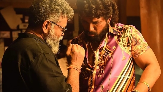 https://www.mobilemasala.com/movies/Allu-Arjun-and-Sukumar-shoot-for-Pushpa-2-The-Rule-climax-after-weeks-of-rumours-about-tiff-i287370