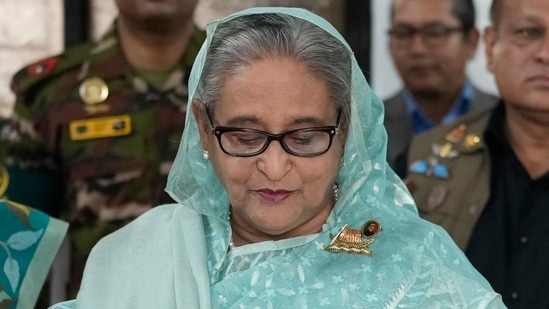 Bangladesh Prime Minister Sheikh Hasina resigns, flees country as protesters  storm palace | World News - Hindustan Times