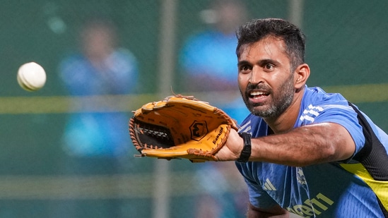 https://www.mobilemasala.com/sports/Was-it-a-shock-I-would-say-yes-Abhishek-Nayar-after-Sri-Lanka-push-India-in-must-win-situation-amid-Colombo-collapse-i287294