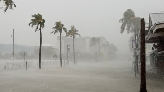 View of flooding caused by wind-driven rain from Hurricane Debby in Fort Myers, Florida, U.S., August 4, 2024 in this picture obtained from social media video. Gabbi Ray via REUTERS THIS IMAGE HAS BEEN SUPPLIED BY A THIRD PARTY. MANDATORY CREDIT. NO RESALES. NO ARCHIVES.(Gabbi Ray via REUTERS)