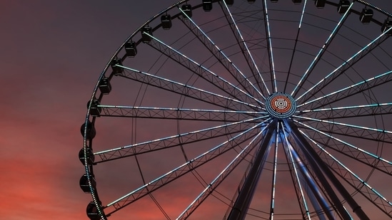 Thirupathur, Tamil Nadu: The Ferris wheel tiled in the middle of the ride. (Unsplash)