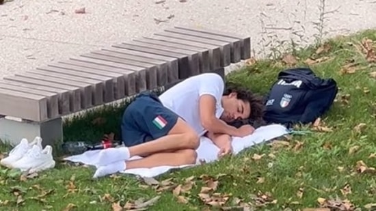 Thomas Ceccon was captured taking a nap in a park(X)