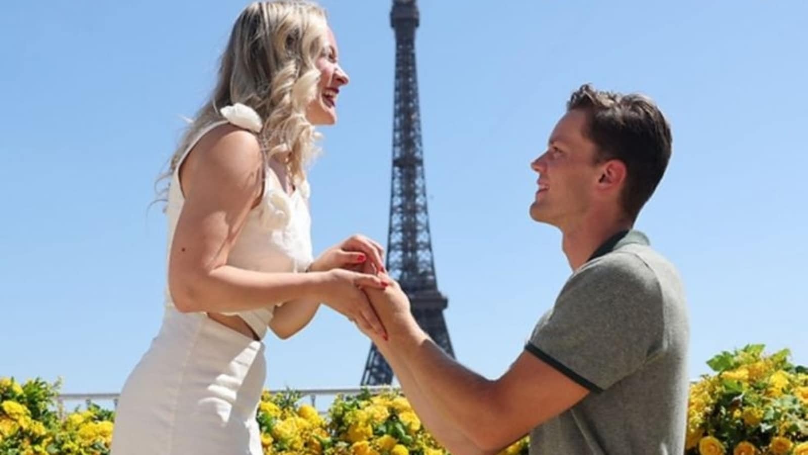 Olympic-winning investment banker proposes to girlfriend in Paris with 2,700 yellow roses