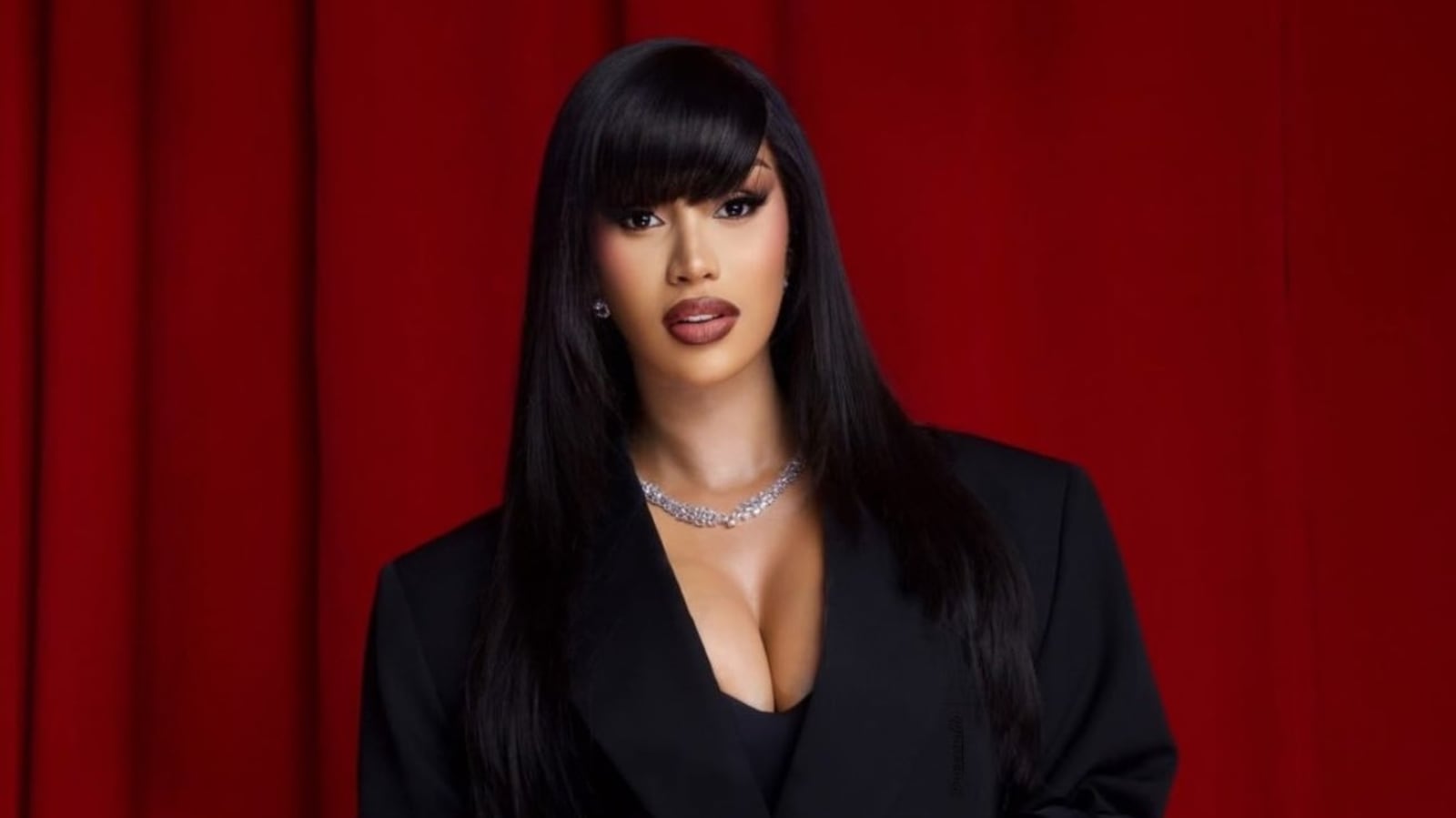 Cardi B gets embroiled in a heated argument with a local in NYC: Watch video