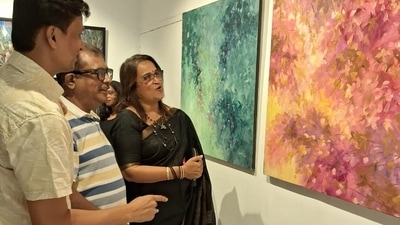 Rajib Sikder, SN Lal and Hina Bhatt at the art exhibition. (HT Photo) Rajib Sikder, SN Lal and Hina Bhatt at the art exhibition. (HT Photo)
