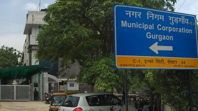 MCG commissioner Narhari Singh Bangar stated that repeated attempts by MCG officials to contact the contractors for necessary equipment went unanswered (HT Archive) MCG commissioner Narhari Singh Bangar stated that repeated attempts by MCG officials to contact the contractors for necessary equipment went unanswered (HT Archive)