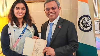 Manu Bhaker with Indian ambassador to France Jawed Ashraf at his residence in Paris. (X/Jawed Ashraf)