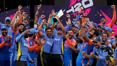 India's head coach Rahul Dravid, center, and Virat Kohli, center right, celebrate with players and team support staff with the winners trophy after defeating South Africa in the ICC Men's T20 World Cup final. (PTI) India's head coach Rahul Dravid, center, and Virat Kohli, center right, celebrate with players and team support staff with the winners trophy after defeating South Africa in the ICC Men's T20 World Cup final. (PTI)