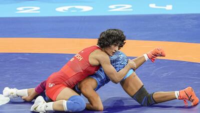 Vinesh Phogat and Yusneylys Guzman Lopez compete in the 50kg semi-final of the Paris Olympics. (PTI) Vinesh Phogat and Yusneylys Guzman Lopez compete in the 50kg semi-final of the Paris Olympics. (PTI)