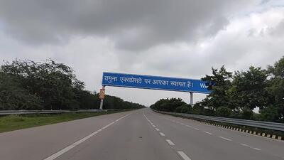 Yeida carried out a study of the area to understand the kind of companies that will be interested in setting up their units along Yamuna Expressway near the airport. (HT Photo) Yeida carried out a study of the area to understand the kind of companies that will be interested in setting up their units along Yamuna Expressway near the airport. (HT Photo)