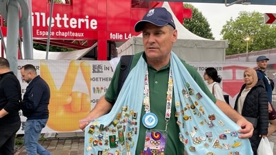 Mark Chestnut lives very near Chicago but has made the trip to Paris for his beloved Team USA. (Shrenik Avlani) Mark Chestnut lives very near Chicago but has made the trip to Paris for his beloved Team USA. (Shrenik Avlani)