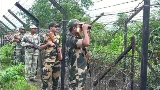 BSF personnel maintaining a strict vigil in areas bordering Bangladesh. (HT Photo)