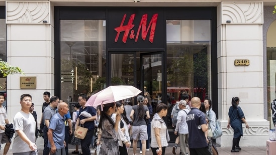 Pedestrians walk past an H&M store on Nanjing Road in Shanghai, China, on Saturday, July 27, 2024 (Qilai Shen/Bloomberg)