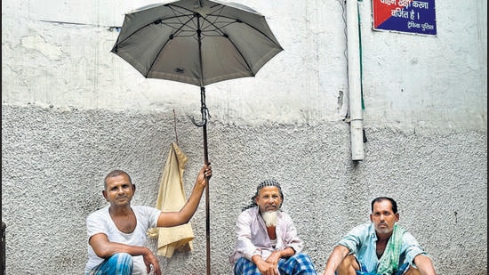 Rameshwar Thakur and his friends. (HT Photo)