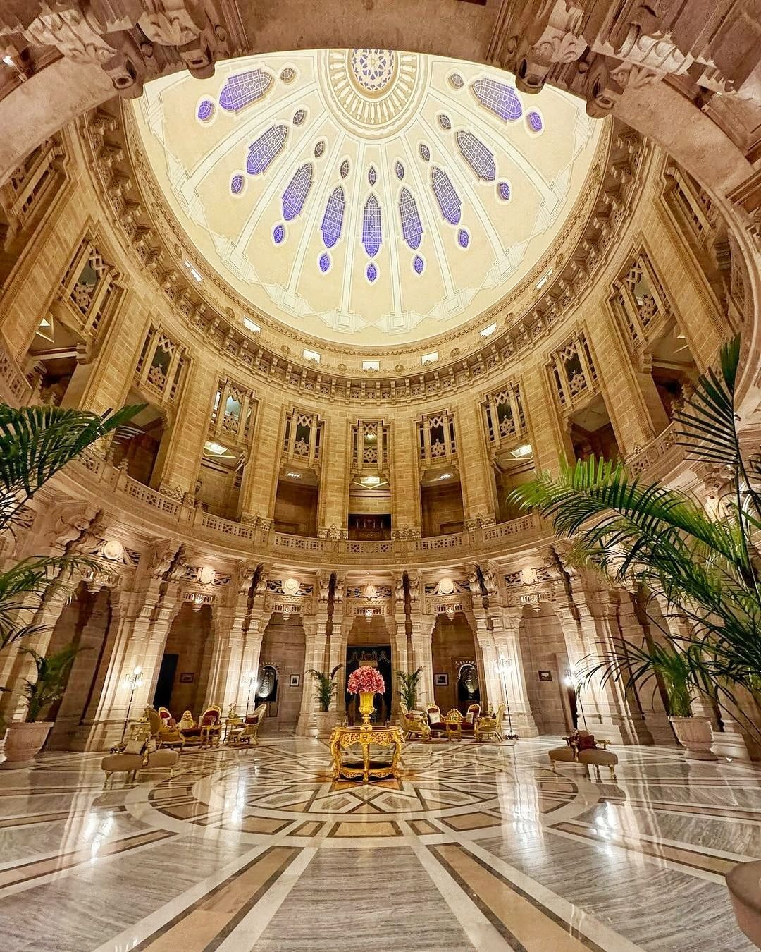 The palace features eastern and western architecture, inspired by renaissance and rajput traditions, and styles of Art Deco and exotic murals. The palace features eastern and western architecture, inspired by renaissance and rajput traditions, and styles of Art Deco and exotic murals.