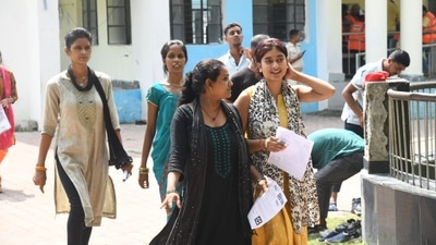 Candidates were seen leaving the exam centre after attempting the Bihar Police Constable exam in Patna. (Santosh Kumar) Candidates were seen leaving the exam centre after attempting the Bihar Police Constable exam in Patna. (Santosh Kumar)