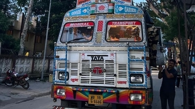 Government officials said that at least 500 Indian truck drivers are stuck in Bangladesh. (HT Photo) Government officials said that at least 500 Indian truck drivers are stuck in Bangladesh. (HT Photo)