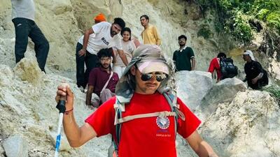 Stranded tourists being rescued from Malana in Kullu district, Himachal. (Aqil Khan/HT) Stranded tourists being rescued from Malana in Kullu district, Himachal. (Aqil Khan/HT)