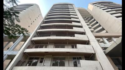 The Gurugram district administration on Wednesday issued directions to residents of a tower at the Chintels Paradiso condominium in Sector 109 to vacate their premises within the next 15 days as it has been declared unsafe. (HT PHOTO)