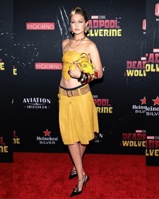 Gigi Hadid styles her bandeau top and low-rise skirt with a light brown suede belt (Photo: Instagram) Gigi Hadid styles her bandeau top and low-rise skirt with a light brown suede belt (Photo: Instagram)
