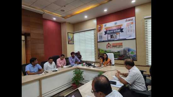 Dist administration officials meeting at the Smart City office in Lucknow on Wednesday (HT Photo)