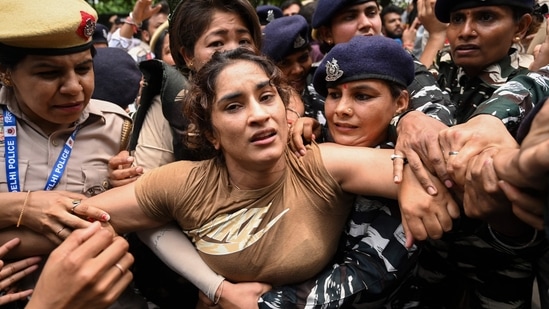 Indian wrestler Vinesh Phogat (C) detained by the police during a protest against Brij Bhushan Singh, the wrestling federation chief on July 23, 2024 (Photo by Arun THAKUR / AFP)(AFP)