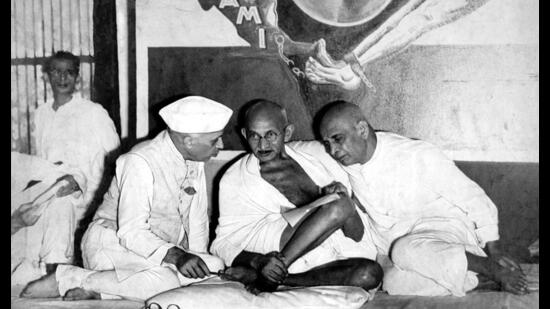 Nehru, Gandhi and Patel at a meeting in 1946. In her narrative memoir, Nusrat F Jafri blends her family’s history with considerable research into politics, history and culture to present a nuanced picture of a complex nation. (Wikimedia Commons)