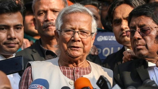 Bangladesh News LIVE: Bangladeshi Nobel Peace Prize laureate Muhammad Yunus (C) (EPA-EFE)