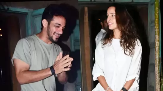 https://www.mobilemasala.com/film-gossip/Triptii-Dimri-steps-out-for-dinner-with-rumoured-boyfriend-Sam-Merchant-in-Mumbai-doesnt-pose-with-him-Watch-i287922