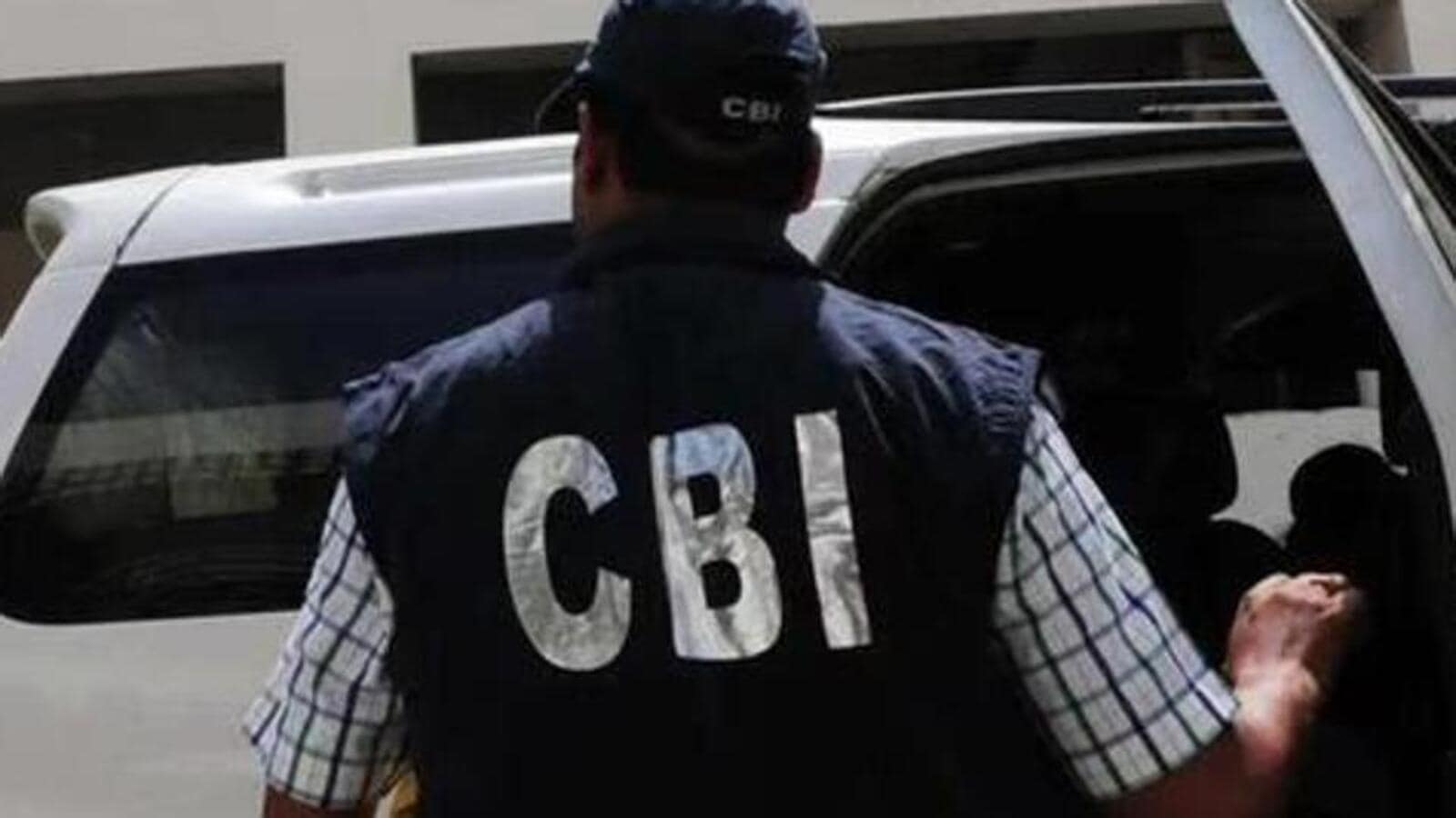 CBI arrests ED assistant director for taking ₹20 lakh bribe | Latest News India - Hindustan Times