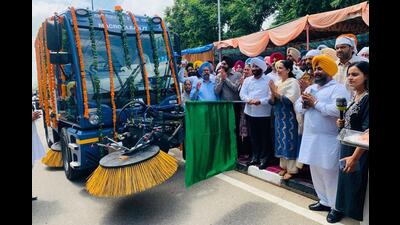 AAP MLA Kulwant Singh inaugurates mechanical sweeping machines outside the Sector-78 Sports Complex in Mohali on Thursday. (HT Photo) AAP MLA Kulwant Singh inaugurates mechanical sweeping machines outside the Sector-78 Sports Complex in Mohali on Thursday. (HT Photo)