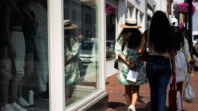 US recession: Shoppers in the Georgetown neighborhood of Washington, DC. (Bloomberg) US recession: Shoppers in the Georgetown neighborhood of Washington, DC. (Bloomberg)