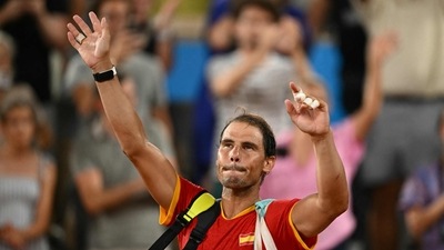 Spain's Rafael Nadal waves goodbye (AFP) Spain's Rafael Nadal waves goodbye (AFP)