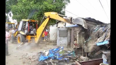 The Ludhiana Improvement Trust (LIT) removed illegal encroachments by slum dwellers and shopkeepers from the trust’s Dairy Scheme area at Tajpur road. (HT Photo)