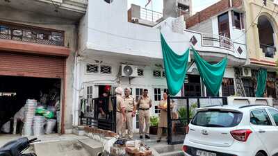 The Punjab Police special task force (STF) has frozen 24 bank accounts with ₹6.69 crore in them linked to a drug inspector who allegedly facilitated the network of jailed drug smugglers, officials said on Thursday. (HT Photo) The Punjab Police special task force (STF) has frozen 24 bank accounts with ₹6.69 crore in them linked to a drug inspector who allegedly facilitated the network of jailed drug smugglers, officials said on Thursday. (HT Photo)