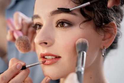 You are advised to be significantly more particular about taking off your makeup at the end of the day during monsoons (Photo: Freepik - For representation purpose only)