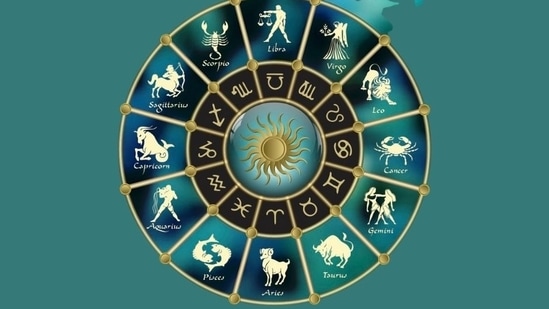 Get weekly Panchang to determine auspicious and inauspicious time for performing day-to-day tasks based on the prevailing planetary position.