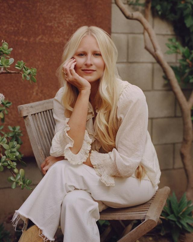 Author Coco Mellors (Courtesy https://www.cocomellors.com/its-me)