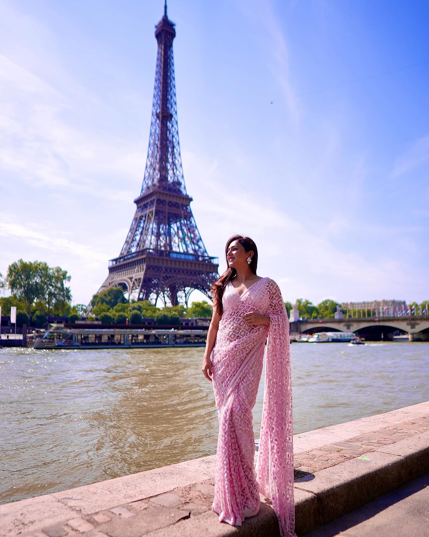 Neeti Mohan in front of the Effiel Tower in Paris, France (instagram) Neeti Mohan in front of the Effiel Tower in Paris, France (instagram)