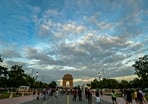 Delhiites flock to India Gate as the city breathes in its cleanest air of 2024.(Photo: RAJ K RAJ/HT) Delhiites flock to India Gate as the city breathes in its cleanest air of 2024.(Photo: RAJ K RAJ/HT)