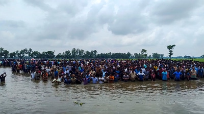 Bangladeshi nationals gather at the international border at Sitalkuchi in Cooch Behar on Friday in an attempt to enter India. (PTI) Bangladeshi nationals gather at the international border at Sitalkuchi in Cooch Behar on Friday in an attempt to enter India. (PTI)