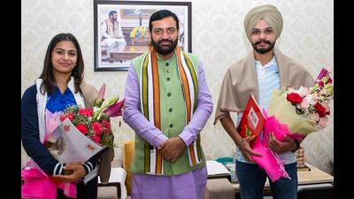 Haryana chief minister Nayab Singh Saini with Paris Olympics bronze medallists Manu Bhaker and Sarabjot Singh at his residence in Chandigarh on Friday. (HT Photo)